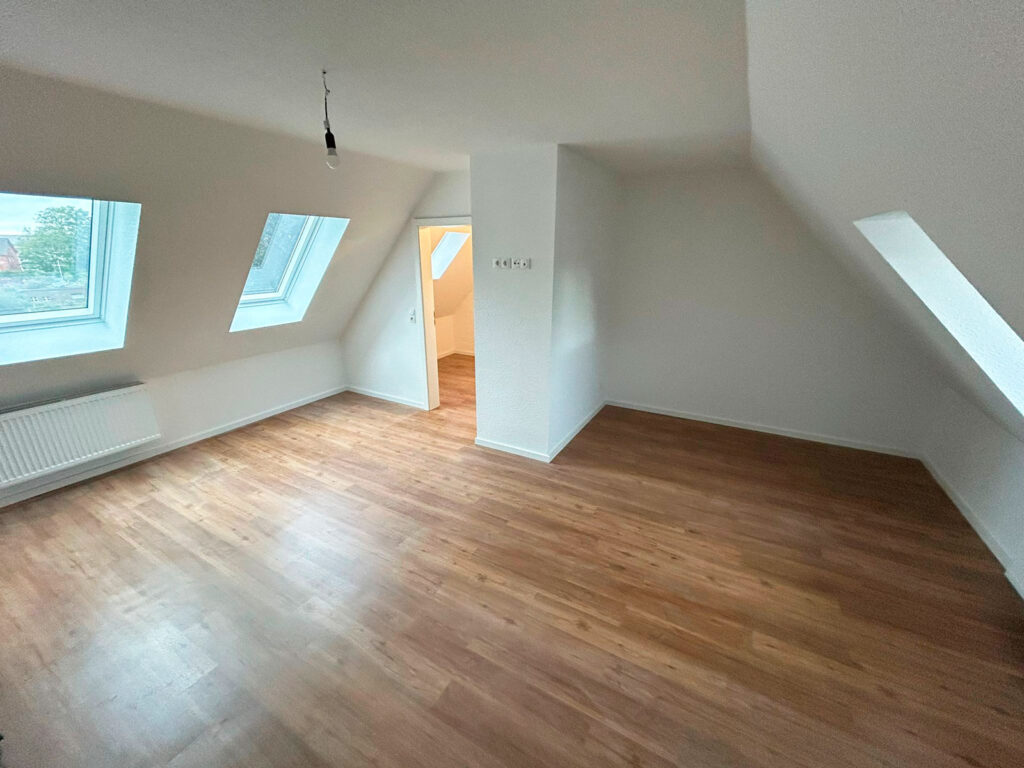 Nachher-Ansicht der Sanierung im Obergeschoss eines Hauses.