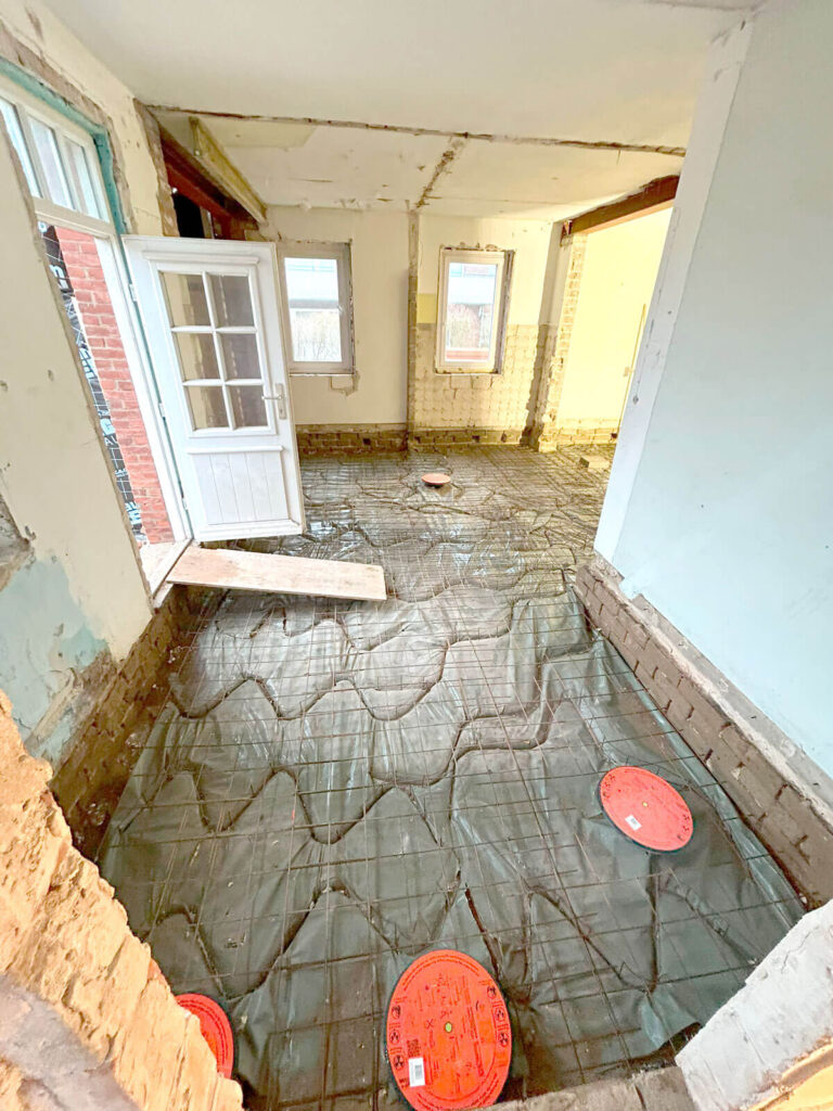 Detailaufnahme der Betonarbeiten während einer Sanierung.