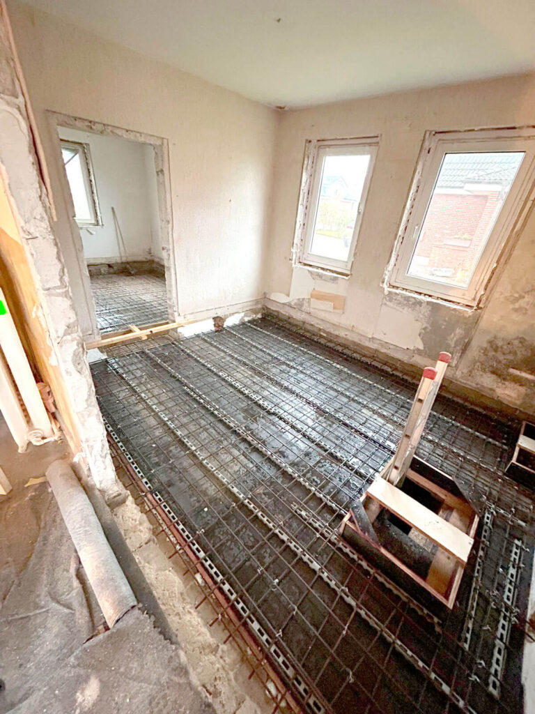 Vorher-Ansicht einer Sanierung mit Betonarbeiten an einem Gebäude.